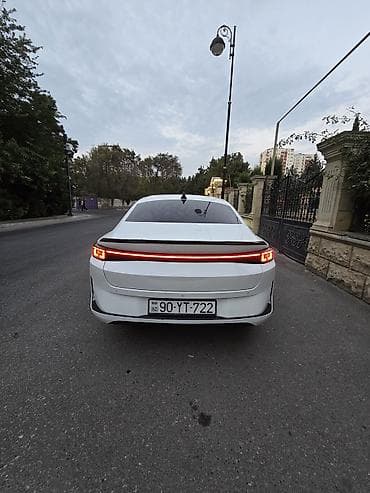 centra masin: Changan Qiyuan A05: 1.5 l | 2025 il 68500 km Sedan — 6