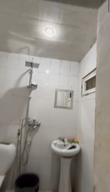 30 mine evler: 3 otaqlı, 70 kv. m, Orta təmir — 2