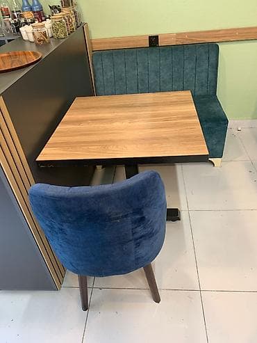 Stullar ilə, Kvadrat masa