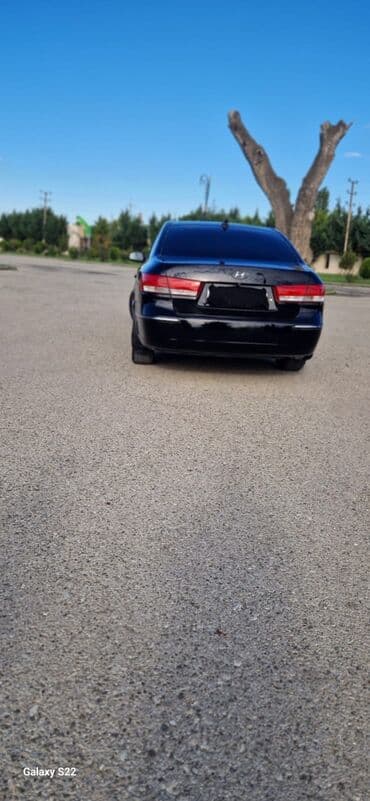 kia ceed 2010: Hyundai Sonata sedan – qara rəng, 4 qapı, arxa ötürücülük anteni — 2