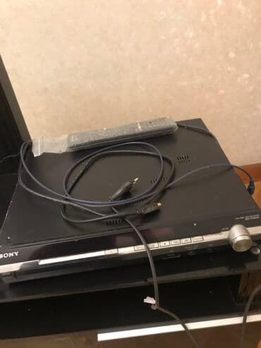 Salam .Şəkildəki bütov setin qiymətidi. Tv qoyanda verilir.disk yeri — 6