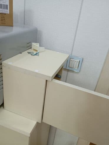 əşyaları düzmək üçün yer: İşlənmiş, Aksesuar rəfi, Düz — 3