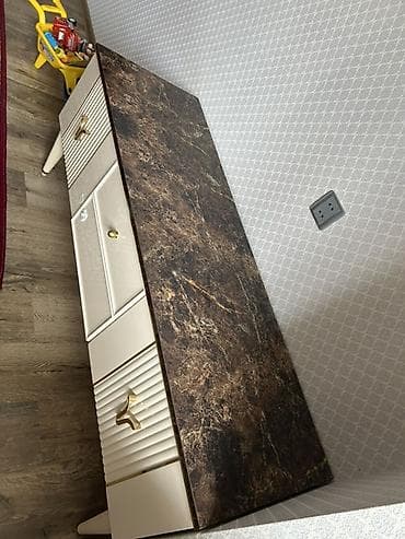 turk metbex mebelleri: Düz TV altlığı, Polkalı, Türkiyə — 7