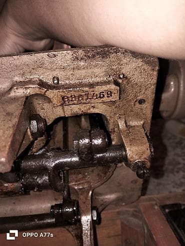 qedmi: Sənaye tipli köhnə tikiş maşını – İMZ (Им. Калинина) markası — 2