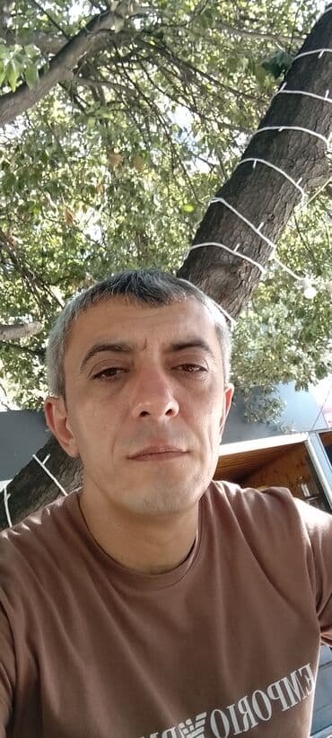 bağ evinə işçi: Aileliyem iki ovladim var.anamda menle qalir,qalmaq sertiyle baq evi — 1