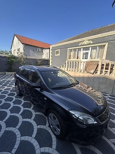 chat satisi: Kia Cee’d SW (universal), tünd boz rəng. - Gövdə tipi: universal (SW) — 2