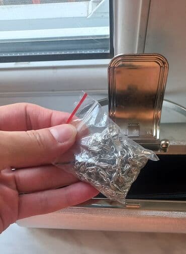 1 qram gumuşun qiyməti 2025: Boz rengde. yenidi — 3