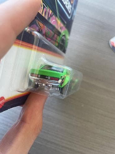 cd disk: Hot Wheels Neon Speeders – 2 ədəd 1:64 miqyaslı kolleksiya maşını — 6