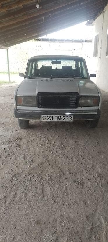 maşın 190: VAZ 2107 sedan - Kuzov: klassik 4 qapılı sedan, ağ rəng - Mühərrik — 4