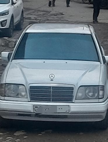 Mercedes-Benz E 250: 2.5 l | 1995 il Sedan