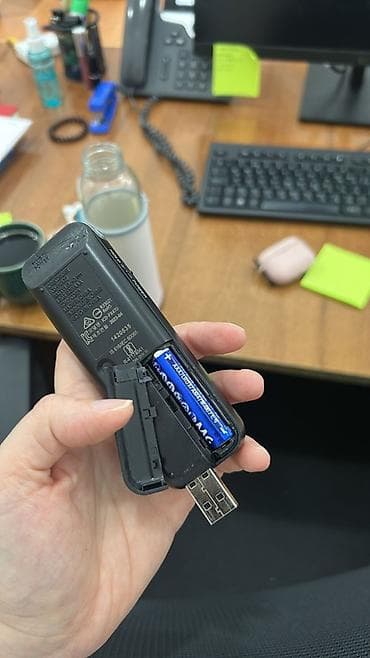 diktafon: Az istifadə olunub. 4GB daxili yaddaş. MicroSD kart dəstəyi. Maksimum — 2