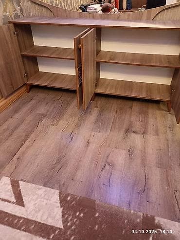 divarda kitab refi: TV stend, Azərbaycan — 3