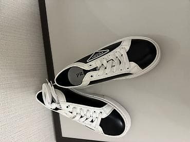 ayaqab: 120 azn alinib hec geyinilmeyib Razmer 38 Isdiyen olsa awagi da — 3