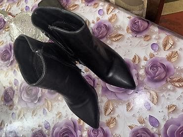 Qadın botları – qara rəng - Model: dar burunlu, qısa ötkün (ankle