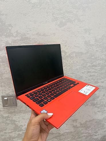 ASUS VivoBook 14 noutbuku – parlaq qırmızı rəngdə, yüngül və nazik