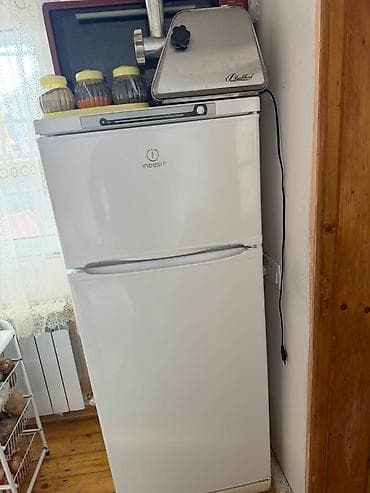 2 qapılı Indesit Soyuducu Satılır, rəng - Ağ