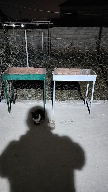 dəmir soba: Metaldan hazırlanmış iki ədəd yüksək ayaqlı əkini/odun kömürü ocağı — 1