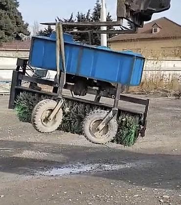 en keyfiyyetli motor yağları: Traktora qoşulan yol süpürmə və su çiləmə qoşqusu - Təyinat — 1