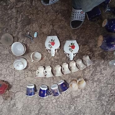 qızıl qələm: Müxtəlif vintage porselen və şüşə məmulatların qarışıq dəsti Tərkib — 4