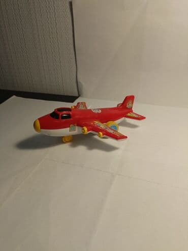 radioidarəedici uçan oyuncaqlar: Uşaq oyuncağı – qırmızı plastik təyyarə modeli - Parlaq qırmızı — 1
