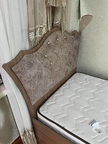 tek krafat: Tek nəfərlik taxta çarpayı və döşək dəsti Tək nəfərlik çarpayı — 4