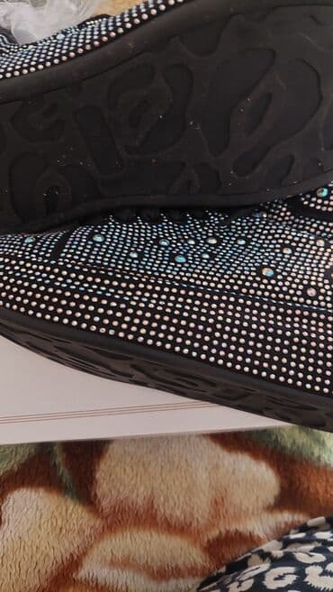 adidas qaçış üçün qadın krossovkaları: Ölçü: 40, rəng - Qara, Yeni — 5