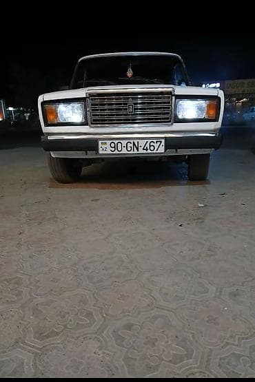 niva urban stoplari: VAZ 2107, ağ rəng, sedan kuzov. Texniki və dizayn xüsusiyyətləri: - — 4