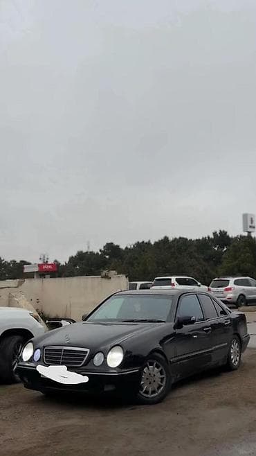 hava kompressorları: Mercedes-Benz E‑Class (W210) sedan - Kuzov: qara rəng, 4 qapı — 1