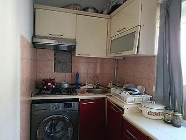 Mətbəx mebeli: Mətbəx mebeli satılır. - Üst şkaflar: açıq krem rəng, biri şüşəli — 1