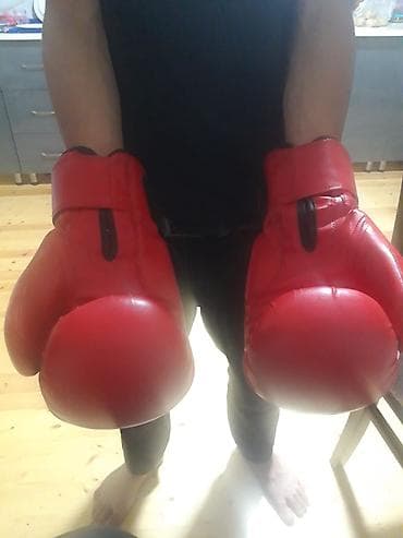 Məhsul: Everlast boks əlcəkləri Təsvir: - Rəng: qırmızı, ağ ulduz
