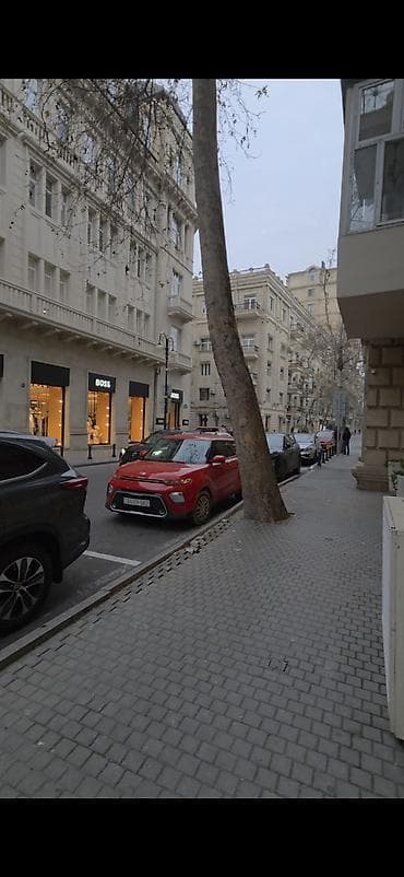 Zərifə əliyeva kucesinde birinci bina ikincu mertebe 3/2 5 otaqli