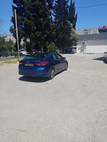 Hyundai Elantra: 2 l | 2017 il Sedan — 10