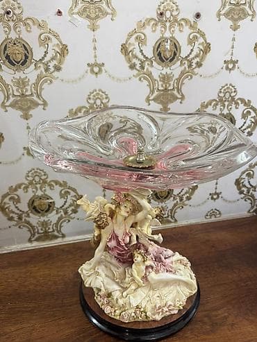Dekorativ şüşə meyvə qabı – heykəl kompozisiyalı - Üst hissə: qalın