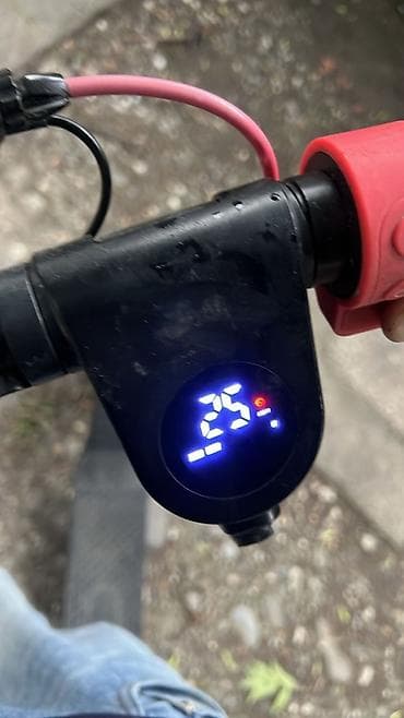elektro gitarlar: İşlənmiş Elektrik samokat 10", 351 - 500 Vt, 16 - 25 km/s, Ünvandan götürmə — 1