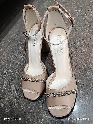 Merlin Shoes qadın səndalları - Model: Açıq burunlu, qalın dabanlı