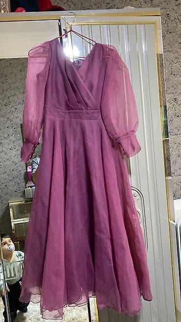 Bənövşəyi/çəhrayı tonlarda ziyafət-gecə geyimi. - Model: V-yaxalı