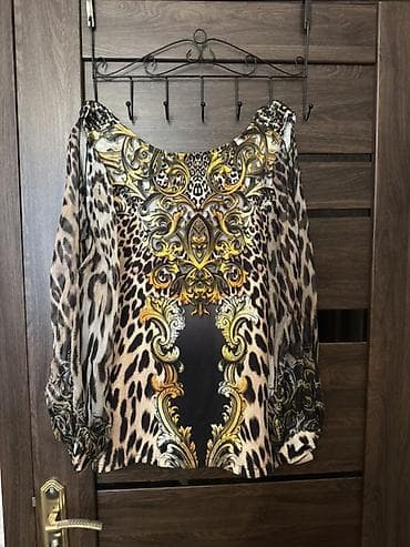 Leopard printli qadın bluzası, qısa qollu və geniş kəsimlidir. 40/42 — 2