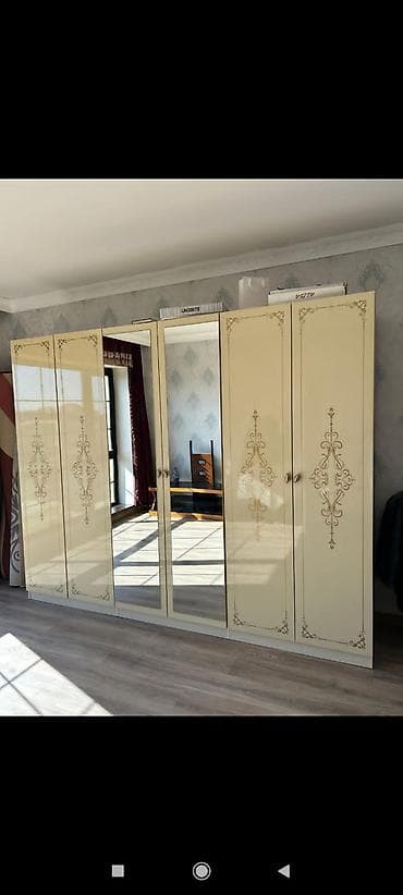 Dolab satılır 240₼. Yaxşı vəziyyətdədir. Problemi yoxdur yeni