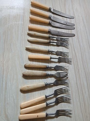 Məhsul: Köhnə üslub süfrə dəsti – bıçaq və çəngəllər Təsvir: - Krem