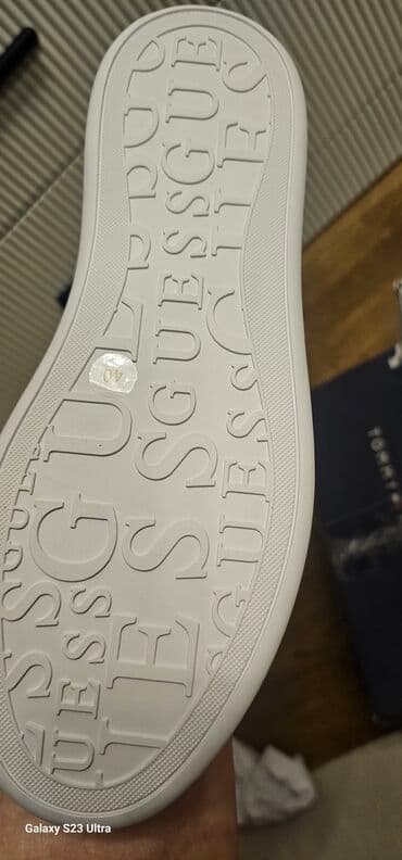 женские кеды сникерсы: Məhsul: Guess qadın krossovkası Model kodu: FL7RYHELE12 Rəng: Rose — 2