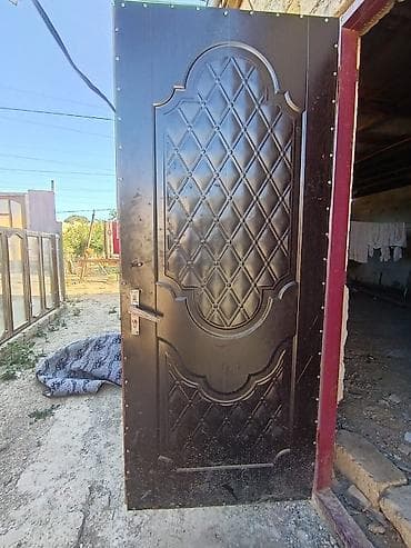 Təmir və tikinti: Metal giriş qapısı - Material: qalın metaldan hazırlanmış, möhkəm — 2