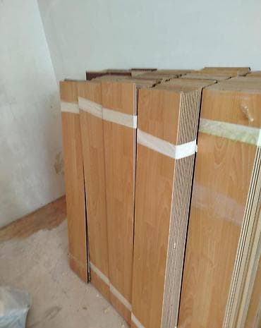 *ZB* *Laminat* Qiymət *kV 6.50 manat* Almanyanin 8 lik. 55 m/kVçox