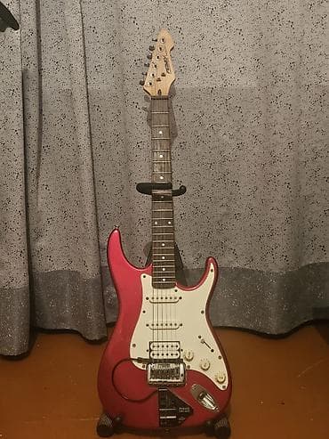 gitara simləri: Peavey Predator elektro gitarası və Roland GR-30 gitara sintezatoru — 5