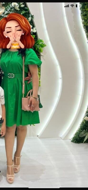 İnformatika: Yaşıl rəngli qadın paltarı - Model: qısa, A-kəsim, dizə yaxın uzunluq — 1