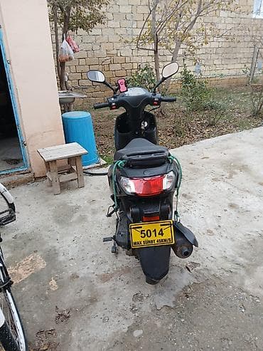 teker lada: Şəhər içi hərəkət üçün kompakt skuter - Rəng: mat qara - Korpus — 4