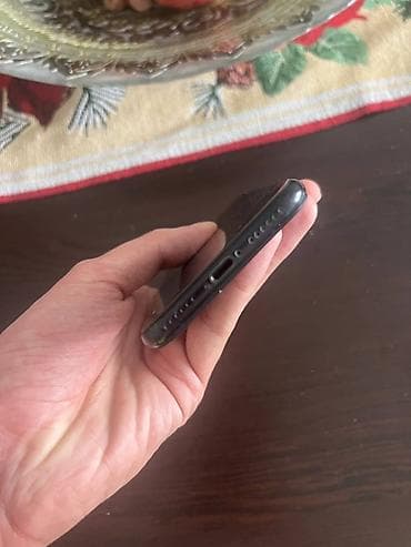 s10 ikinci el: IPhone SE 2020, 128 GB, Qara, Barmaq izi — 3