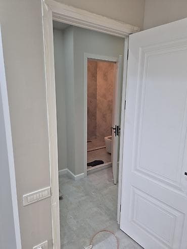 Dayələr: - Daxili dizayn: açıq-boz və ağ tonlarda müasir üslub, hamar divar — 3