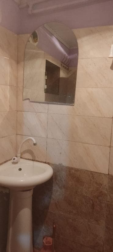1 otaq tek xanıma verilir.balaca otaqdi.sekildeki əşyalar var.opsi — 6