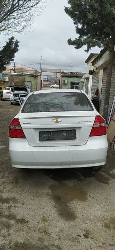 Chevrolet Aveo: 1.4 l | 2011 il 212000 km Sedan