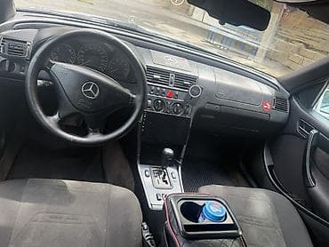 2004 bmw 318: Mercedes-Benz C 200: 2 l | 1998 il Sedan — 8